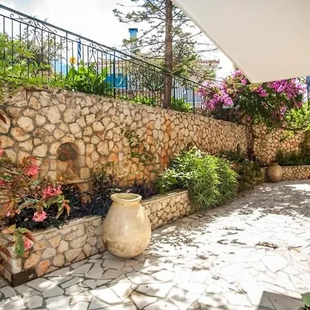 Ξενοδοχείο με διαμερίσματα Agathaggelos *